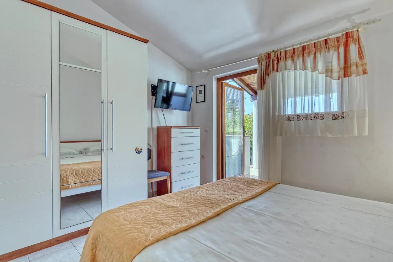 Apartmets Slavica 1644 Banjole Apartment